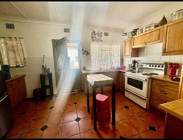 4 BEDROOM HOUSE FOR SALE IN VANDERBIJLPARK SW 1